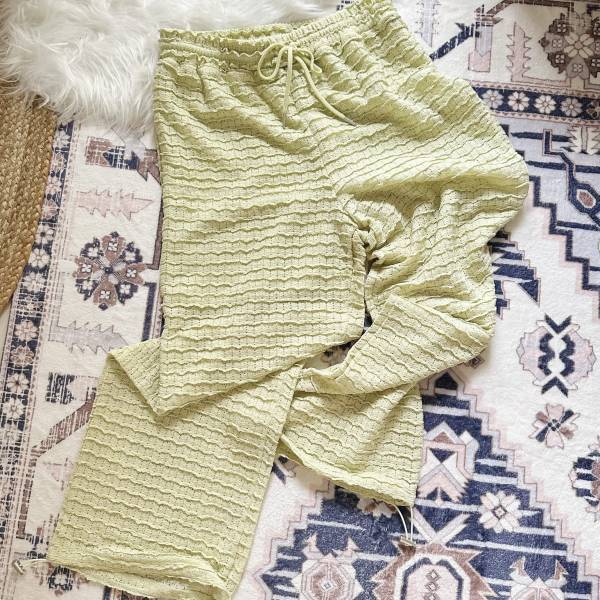 一目惚れしたっっ♡【しまむら】楽ちん ＆ オシャレな「グリーンパンツ」