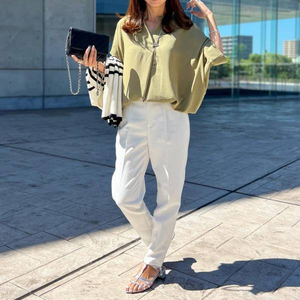 きれいめコーデにはやっぱこの色！【GU】爽やかさ溢れ出す「ホワイトパンツ」