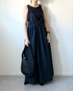 大人の抜け感がたまらん♡【ユニクロ】“黒インナー”を使った「洗練コーデ」