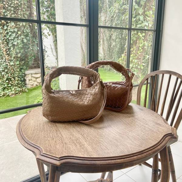 投入するだけでコーデ完成♡【しまむら】イロチ買いしたい！「高見えバッグ」