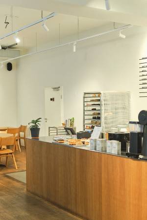 カフェとともにベルリンを知る−価値観を変えるドーナツ　Atelier Dough編