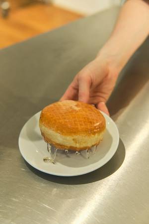 カフェとともにベルリンを知る−価値観を変えるドーナツ　Atelier Dough編