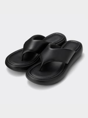 今年の「サンダル」は君！【GU】で狙いたい「今っぽサンダル」