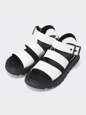 今年の「サンダル」は君！【GU】で狙いたい「今っぽサンダル」