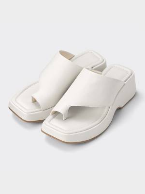 今年の「サンダル」は君！【GU】で狙いたい「今っぽサンダル」