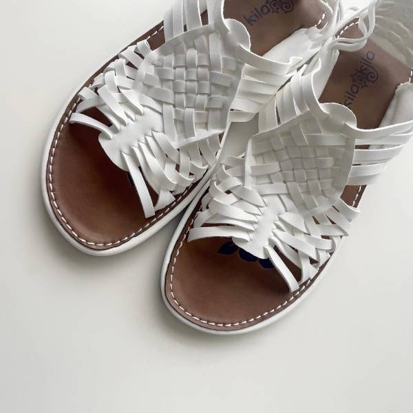 足元も『白』で垢抜け♡ この夏、ヘビロテの予感！ 【ホワイトサンダル】