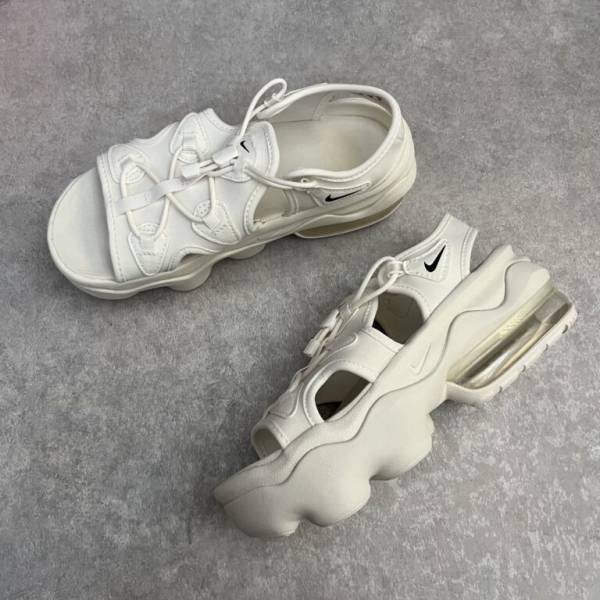 足元が明るくなる！【NIKE】「エアマックスココ」ホワイトも推しですっ！