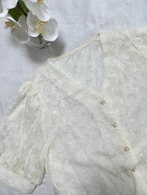 レトロ感がたまらん！【SHEIN】女子力がUPする「パフスリーブブラウス」