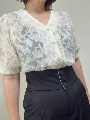 レトロ感がたまらん！【SHEIN】女子力がUPする「パフスリーブブラウス」