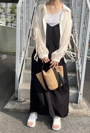 透け感が今っぽ！【しまむら】袖リボンがキュートな「シアーシャツ」コーデ