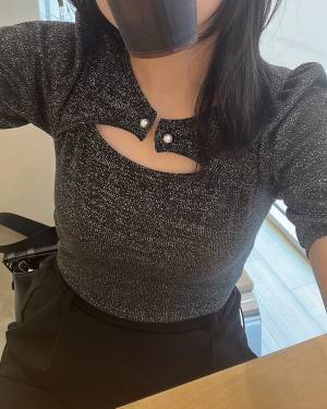 胸元おしゃれ♡【しまむら】1枚で映える！「ラメトップス」