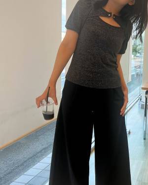 胸元おしゃれ♡【しまむら】1枚で映える！「ラメトップス」