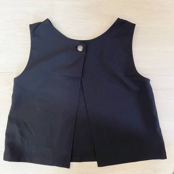 2千円以下とは思えない！【GU】大人っぽく着られる「ショートジャンプスーツセット」