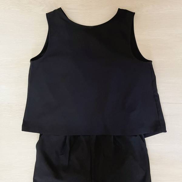 2千円以下とは思えない！【GU】大人っぽく着られる「ショートジャンプスーツセット」