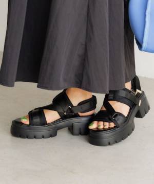 やっぱ『黒』が最強♡ 大人におすすめな【最旬ブラックサンダル】とは？