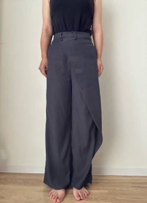 デザインに一癖アリ！【SHEIN】オールシーズン穿ける「ラップパンツ」