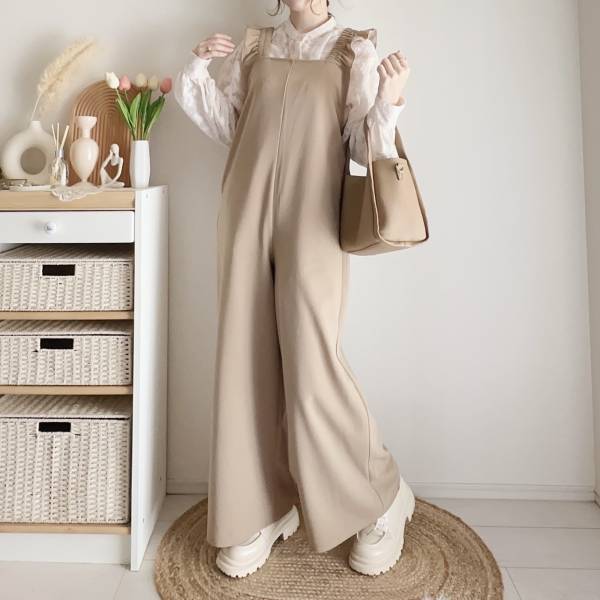 肩フリルがポイント！【しまむら】の「淡色オールインワン」が可愛い♡