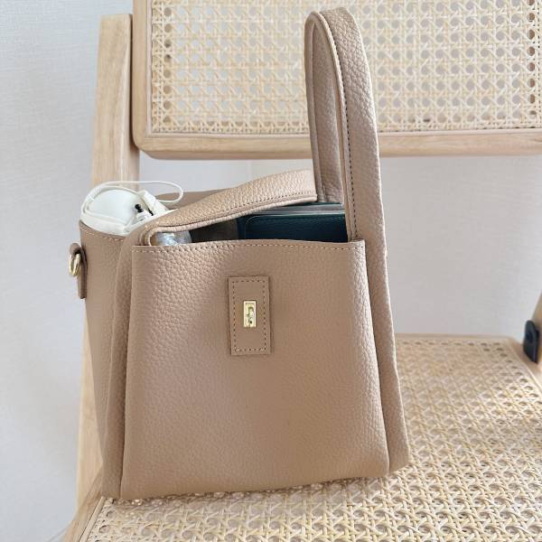 見た目以上の収納力！【SHEIN】ポーチ付き「大人っぽきれいめバッグ」