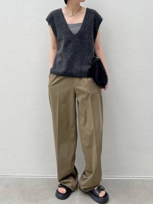 ずっと待ってた！【ユニクロ】の名品「タックワイドパンツ」に新色登場！