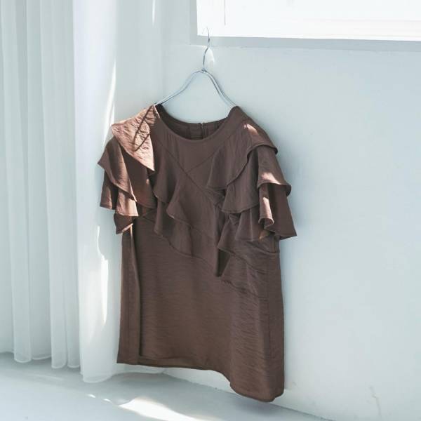 今、『リアルに売れてる』って♡【VIS】オンオフ使える！「上品トップス」