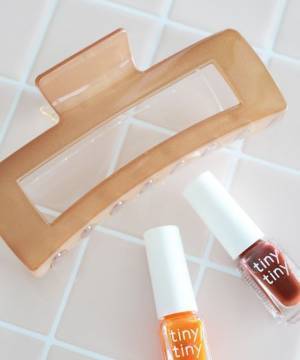 夏コーデに合わせたい！ 抜け感がゲットできる【クリアアクセ】