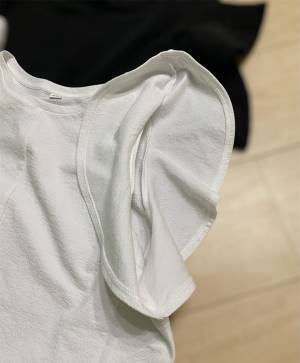 白でも透けない！？【ユニクロ】袖がなんとも可愛い♡「ラッフルスリーブT」