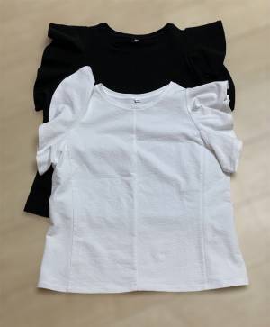 白でも透けない！？【ユニクロ】袖がなんとも可愛い♡「ラッフルスリーブT」