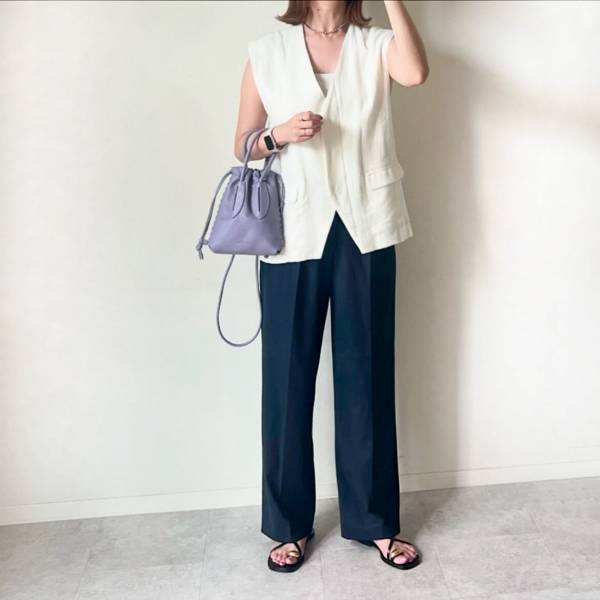 『名品パンツ』に新色登場！ 【ユニクロ】即マネしたい♡ 「大人っぽコーデ」