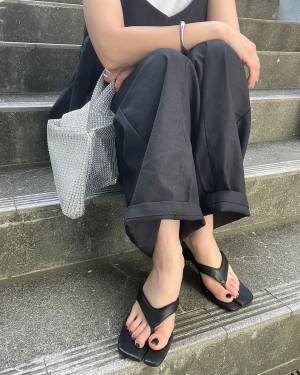 一足は欲しい！ 大人におすすめな【トングサンダル】って？