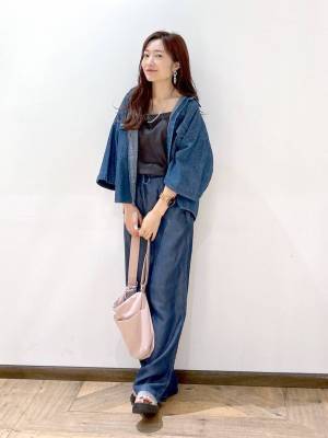 サッと羽織ってこなれ見え♡【グローバルワーク】着回し力バツグン！「デニムシャツ」