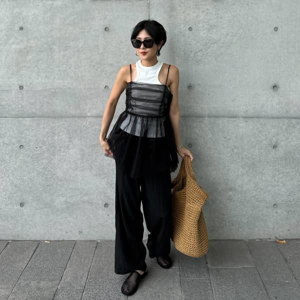 参考にしたい！ 重く見えない【夏のブラックコーデ術】って？