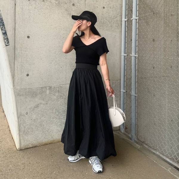 参考にしたい！ 重く見えない【夏のブラックコーデ術】って？