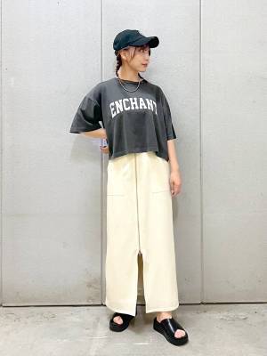 今季はどう着こなす？【クロップド丈トップス】を使った「最旬コーデ術」をチェック！