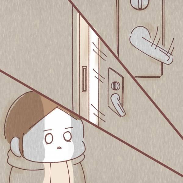 家の中にいたら…「ガチャンッ！」なぜか勝手に玄関ドアが“解錠”！？だが次の瞬間⇒「…え？」“恐怖の光景”を目撃する！？
