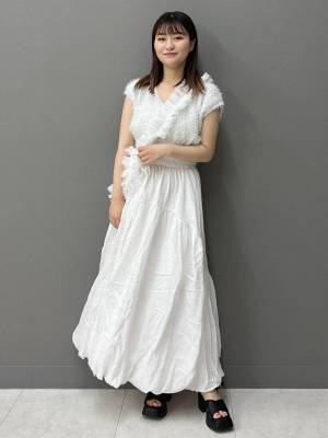 参考にさせてーッ！ いろんなテイストが楽しめる♡【白ニットベストコーデ】