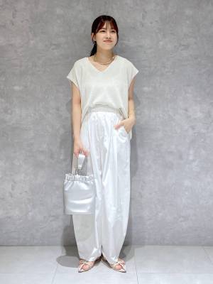 参考にさせてーッ！ いろんなテイストが楽しめる♡【白ニットベストコーデ】