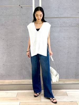 参考にさせてーッ！ いろんなテイストが楽しめる♡【白ニットベストコーデ】