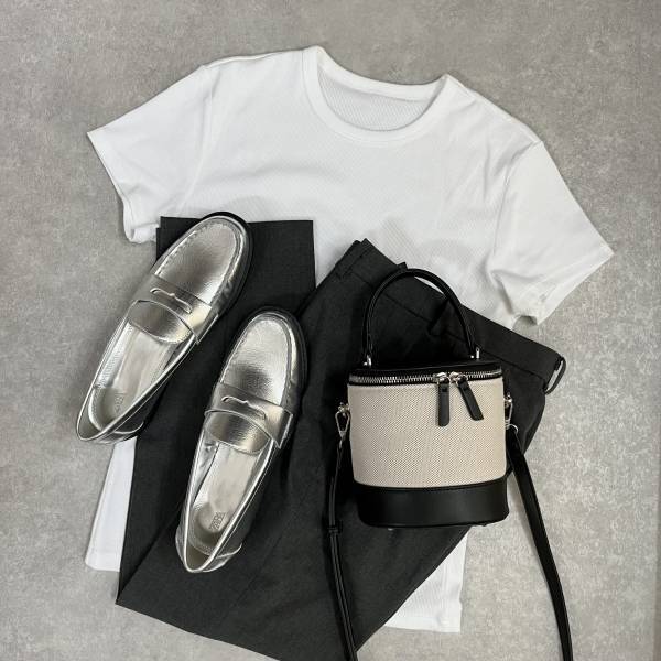 セールでゲット！！【ZARA】光沢感絶妙「メタリックローファー」が歩きやすい！