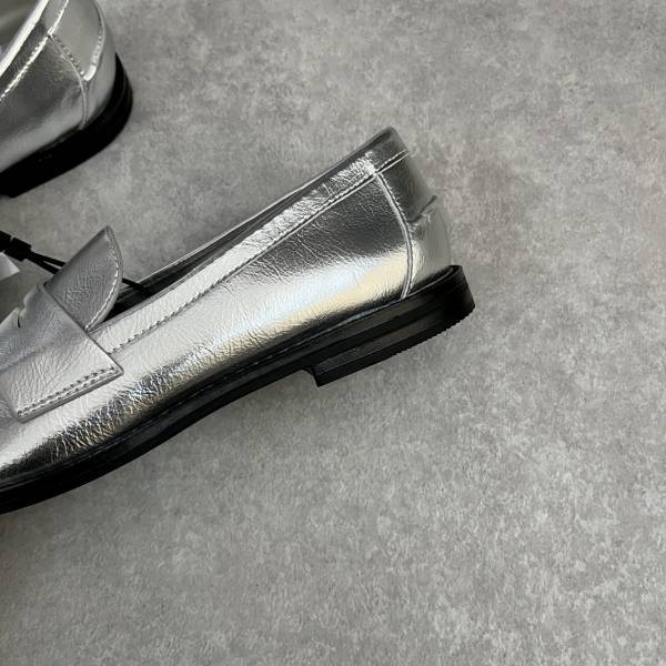 セールでゲット！！【ZARA】光沢感絶妙「メタリックローファー」が歩きやすい！