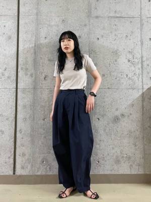 《メンズっぽくならない！》旬の「ナイロンパンツ」を使った【最旬カジュアルコーデ】とは？