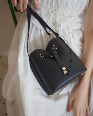 大人可愛いバッグは【VIS】でゲットして♡ 高見えハンパない！「優秀バッグ」