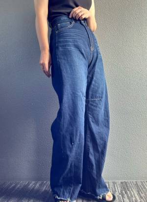 全骨格美脚に見える！？【Re:EDIT】爆売れ中の「カーブデニムパンツ」