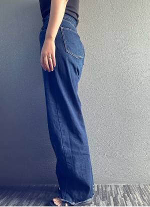 全骨格美脚に見える！？【Re:EDIT】爆売れ中の「カーブデニムパンツ」