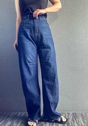 全骨格美脚に見える！？【Re:EDIT】爆売れ中の「カーブデニムパンツ」