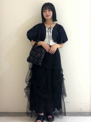 大人可愛い♡【黒チュールスカート】で作る「夏デートコーデ」