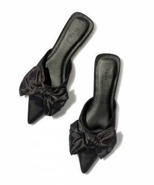 秋まで長ーーく愛用できそう♡ キレイめも可愛いも叶える【リボンミュール】