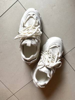 脚長 ＆ 美脚を狙える！！【SHEIN】ゴツ可愛い♡「厚底スニーカー」