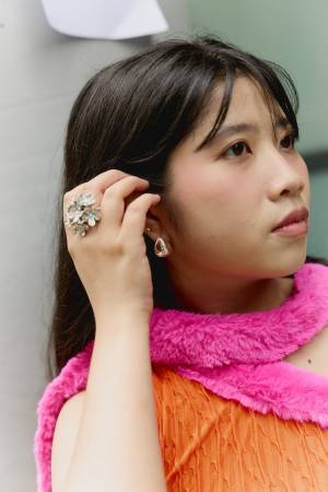 ファッションウィークスナップ in ベルリン！キラリと光る、アイテムづかい