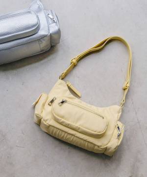 『荷物入りきらない』→解決！【グローバルワーク】コンパクトなのに収納力◎「優秀バッグ」