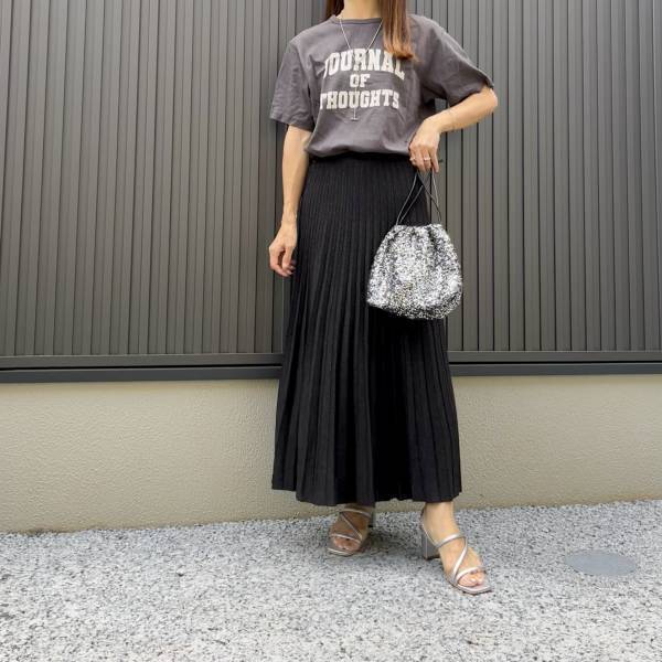 えっ、半額に値下げ！？【Mila Owen】きらめくラメ入り「プリーツスカート」